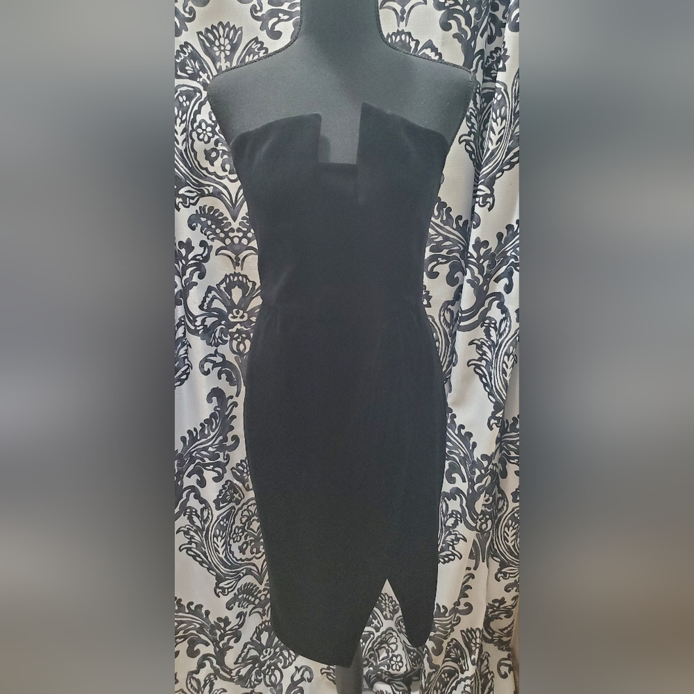 Black Halo Black Velvet Sleeveless Midi Dress
